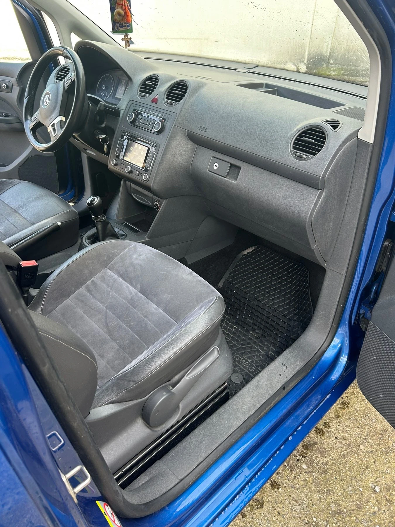 VW Caddy, снимка 11 - Автомобили и джипове - 53710363