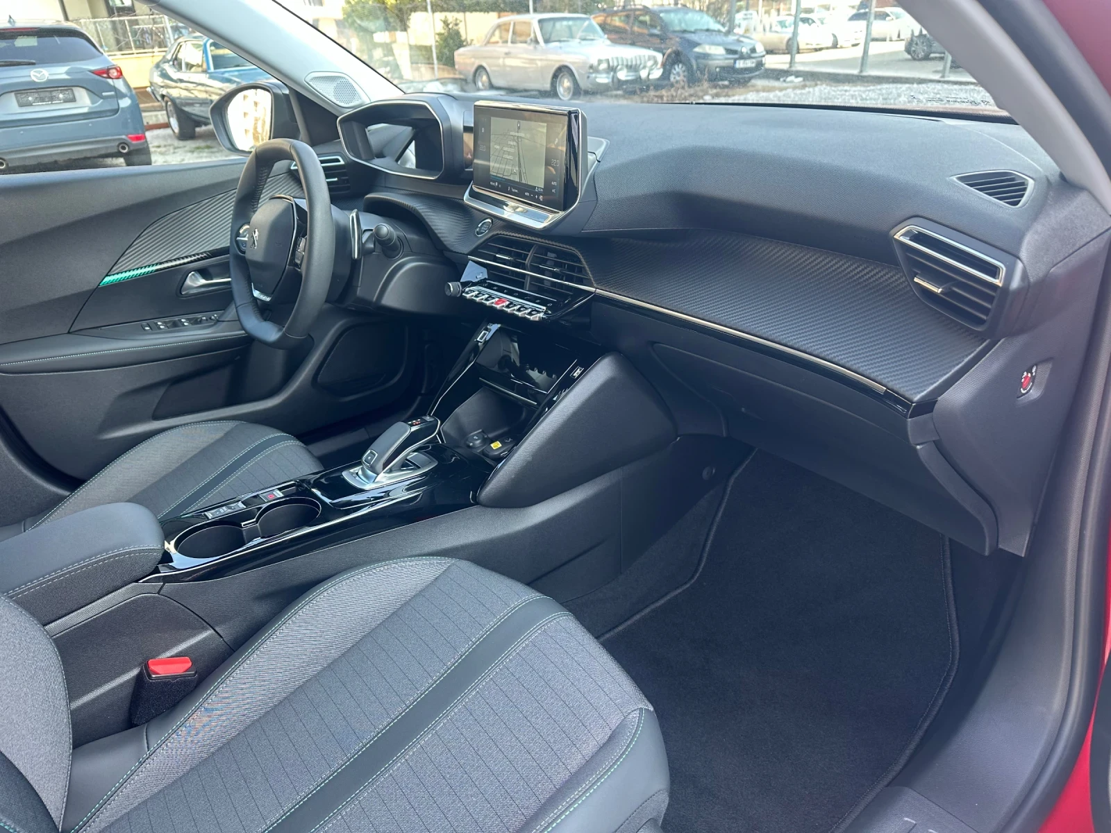 Peugeot 2008 ШВЕЙЦАРИЯ 12000 км АВТОМАТИК, снимка 11 - Автомобили и джипове - 53745703