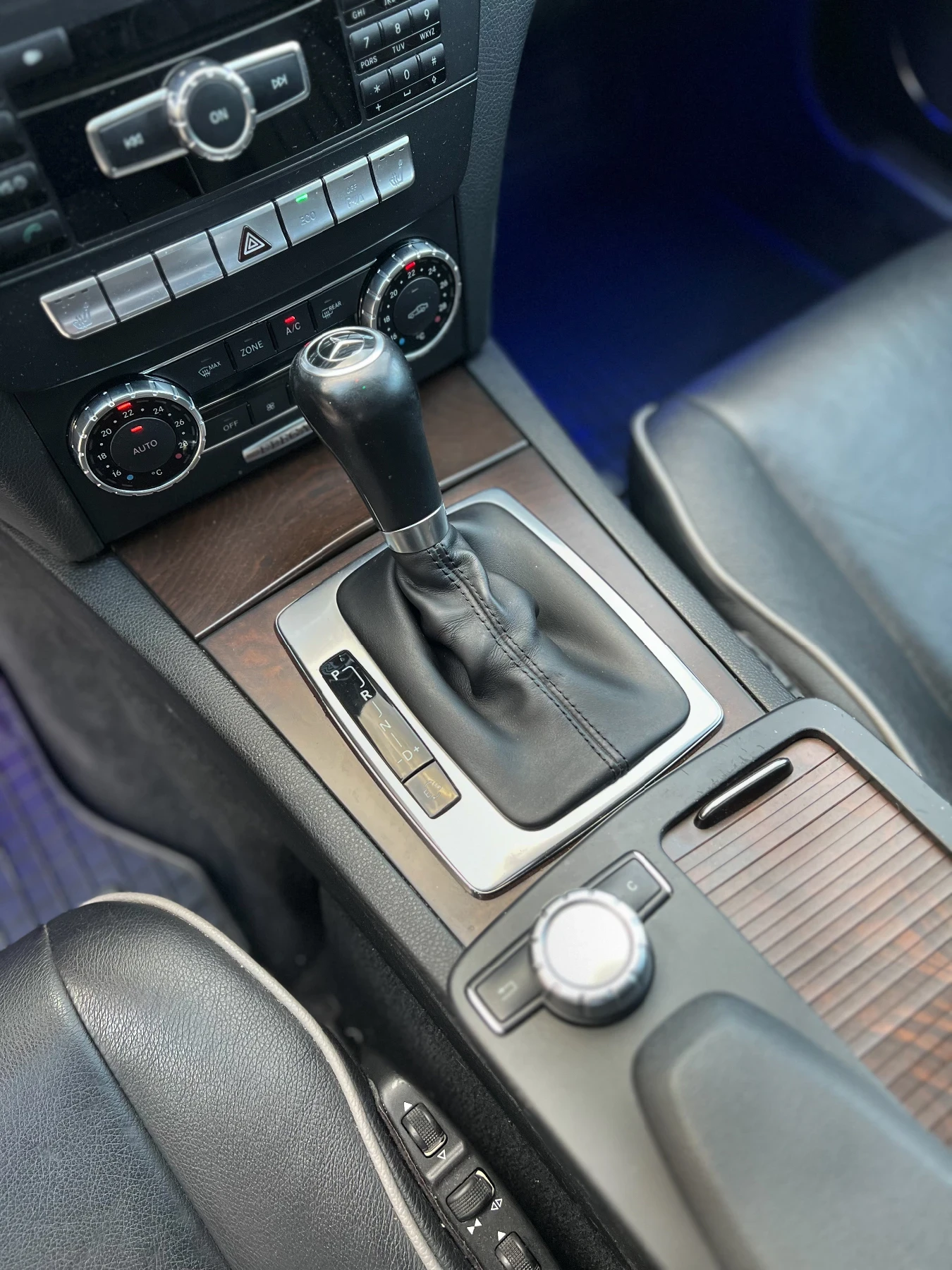 Mercedes-Benz C 250 #EXCLUSIVE#MILTIBEAM#FULL LEATHER , снимка 11 - Автомобили и джипове - 54009462