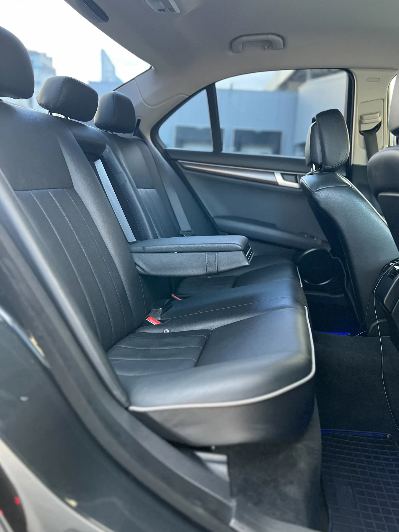 Mercedes-Benz C 250 #EXCLUSIVE#MILTIBEAM#FULL LEATHER , снимка 14 - Автомобили и джипове - 54009462