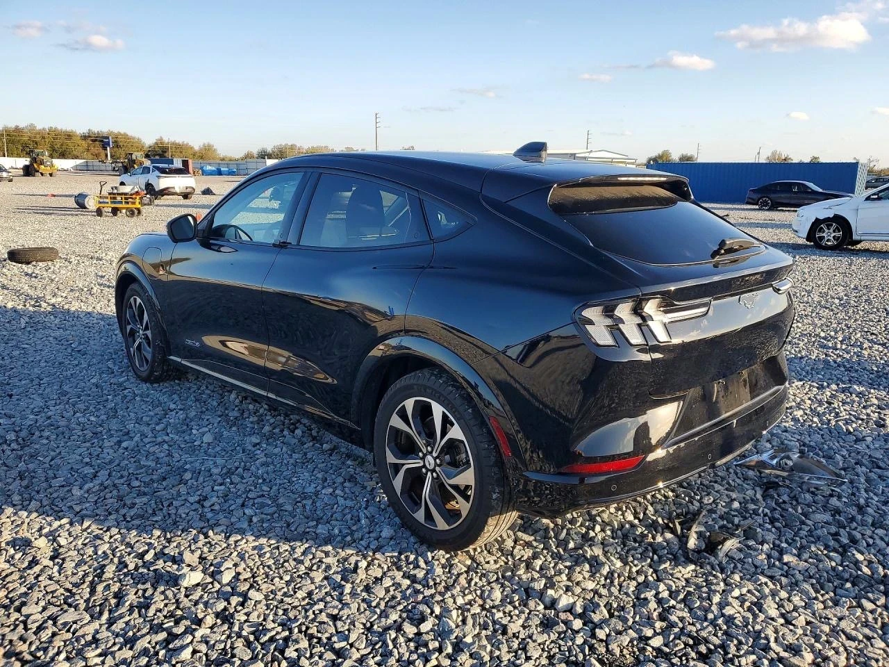 Ford Mustang Mach-E PREMIUM | 360 КАМЕРА | KEYLESS | ПАНОРАМА | , снимка 6 - Автомобили и джипове - 54086602