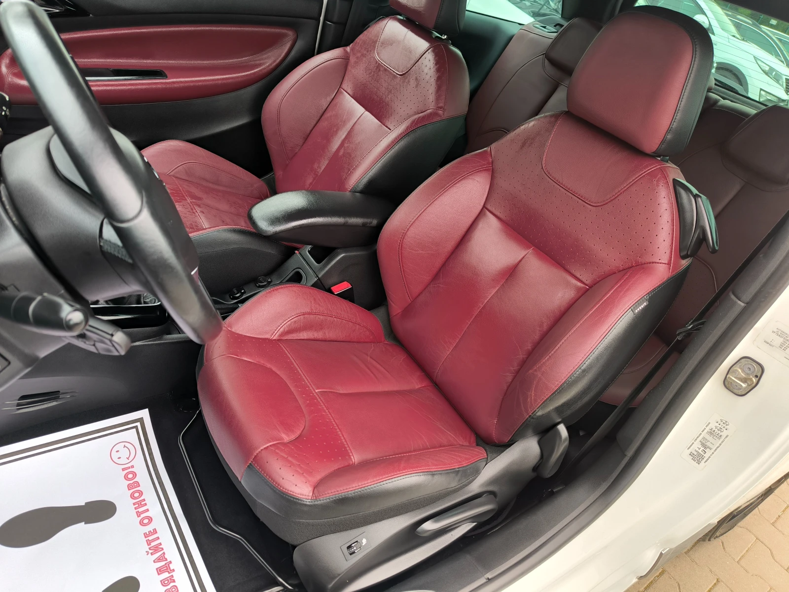 Citroen DS3 1, 6i-120k.c.КОЖА, LED, FACELiFT, EBPO 5B, снимка 11 - Автомобили и джипове - 54206249