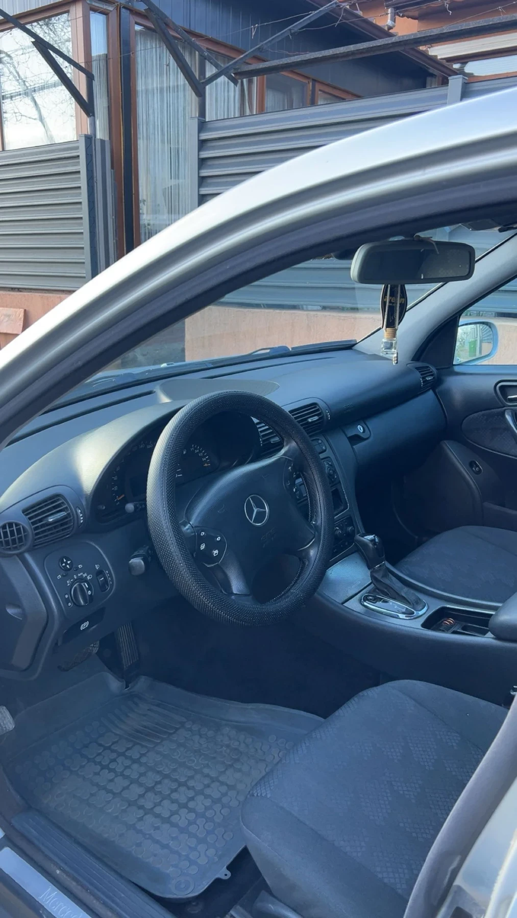 Mercedes-Benz C 220, снимка 3 - Автомобили и джипове - 54265872