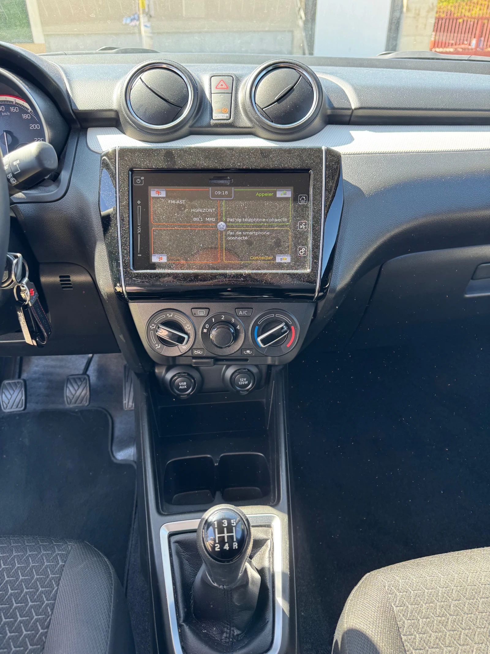 Suzuki Swift Hybrid / Подгрев / Navi, снимка 12 - Автомобили и джипове - 54325615