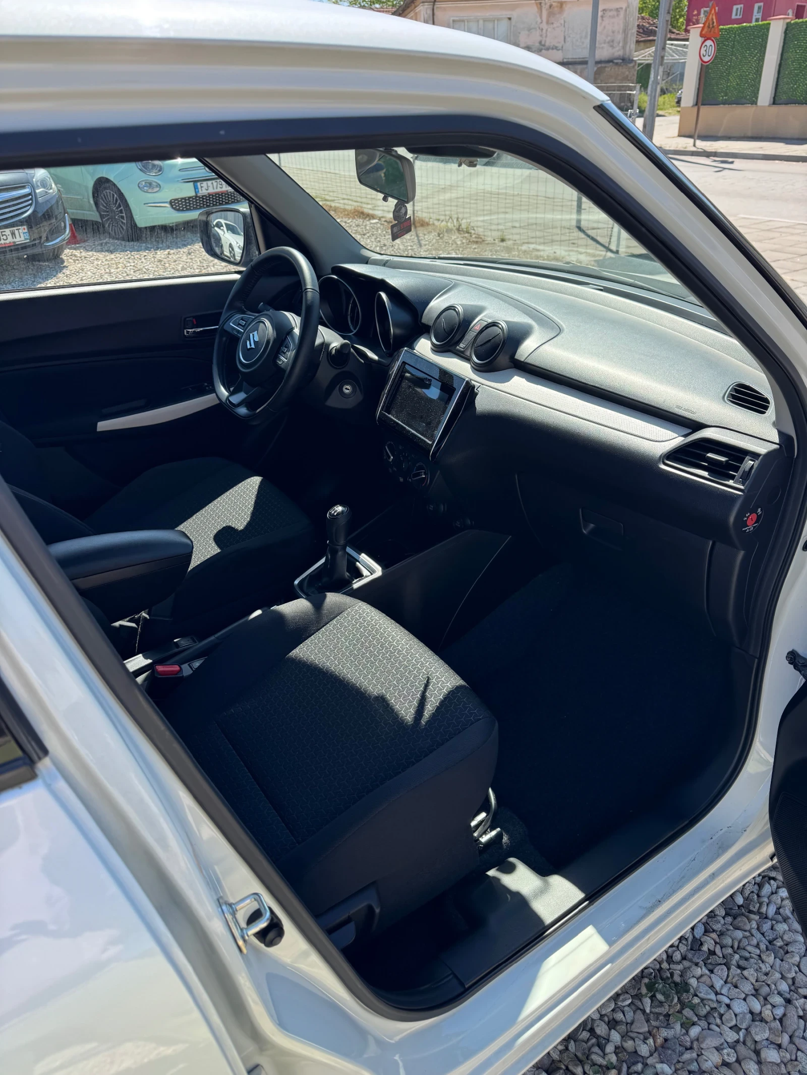 Suzuki Swift Hybrid / Подгрев / Navi, снимка 9 - Автомобили и джипове - 54325615