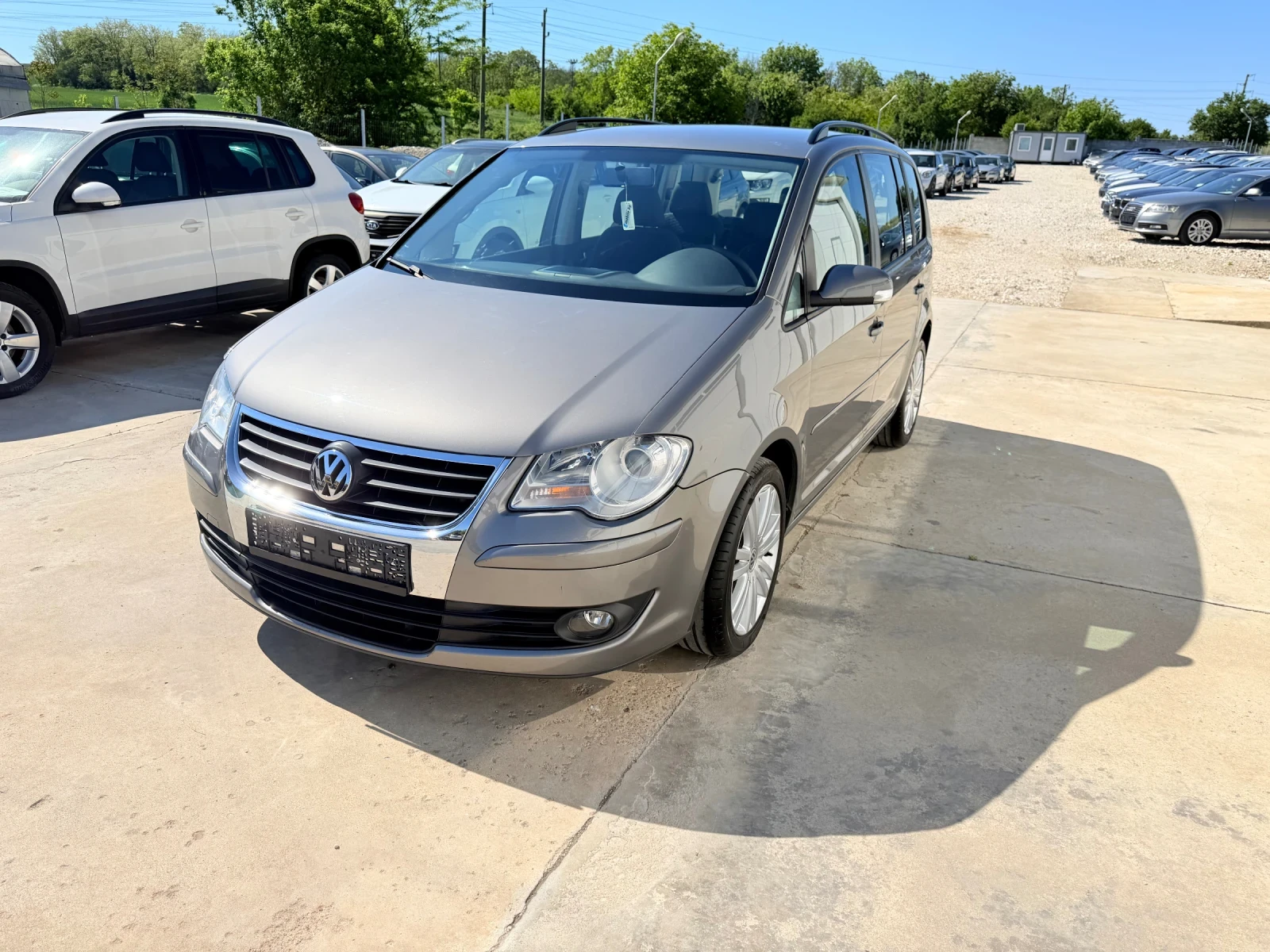 VW Touran 1.9tdi 105k.c* Navi* 6sk* Facelife* 7mesta* * , снимка 2 - Автомобили и джипове - 54587110
