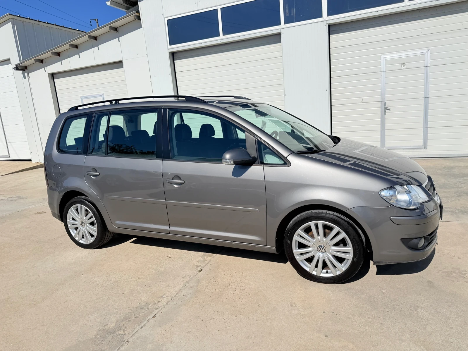 VW Touran 1.9tdi 105k.c* Navi* 6sk* Facelife* 7mesta* * , снимка 13 - Автомобили и джипове - 54587110