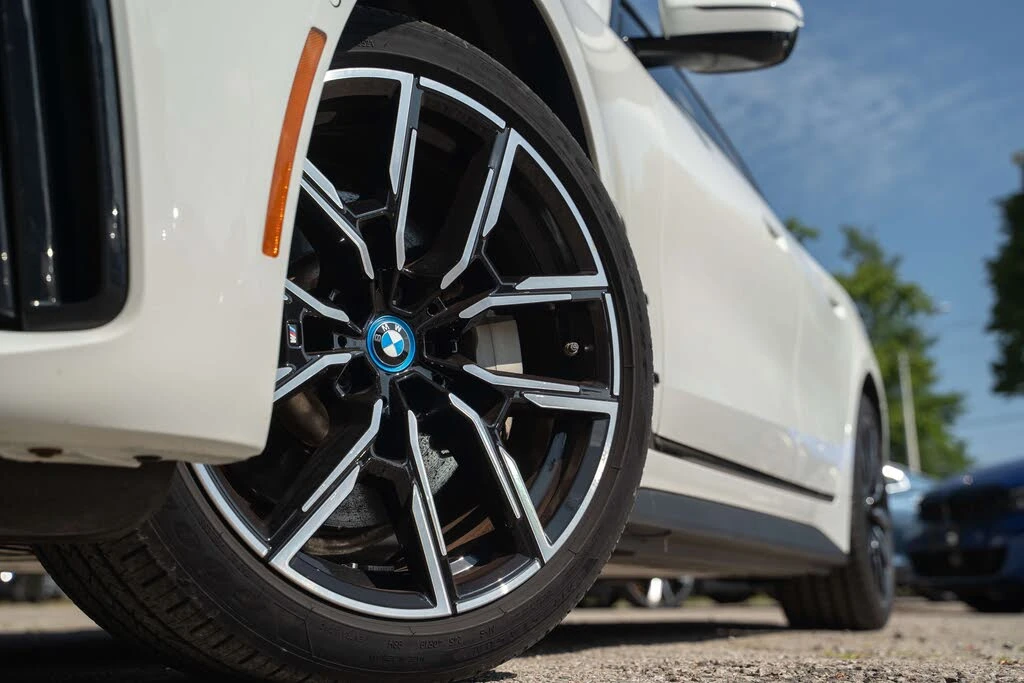 BMW i4 HEADS UP | 360 | H&K| AMBIENT | Mobile.bg � ����������� 3