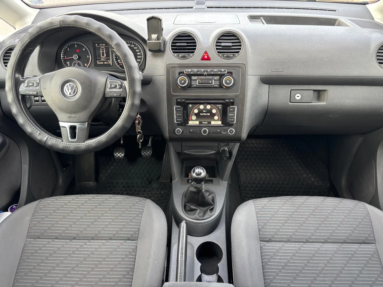 VW Caddy 1.6TDI, снимка 10 - Автомобили и джипове - 55957751