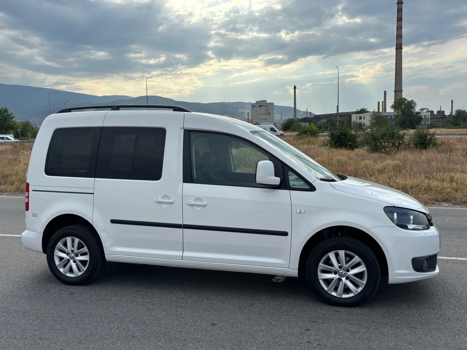 VW Caddy 1.6TDI, снимка 6 - Автомобили и джипове - 55957751