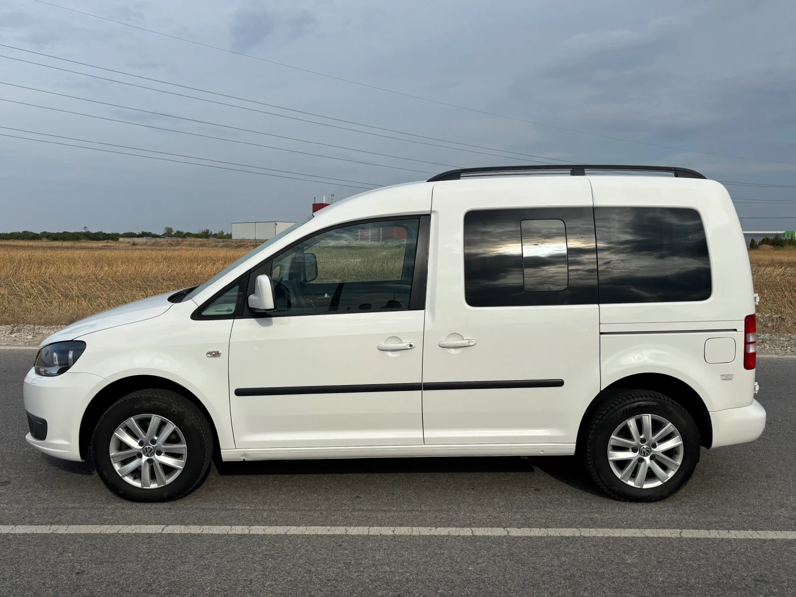 VW Caddy 1.6TDI, снимка 7 - Автомобили и джипове - 55957751