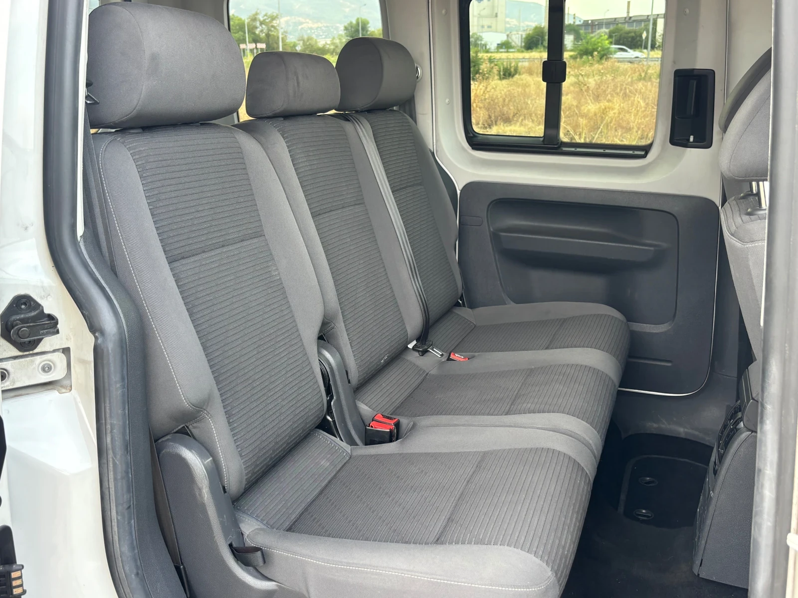 VW Caddy 1.6TDI, снимка 11 - Автомобили и джипове - 55957751