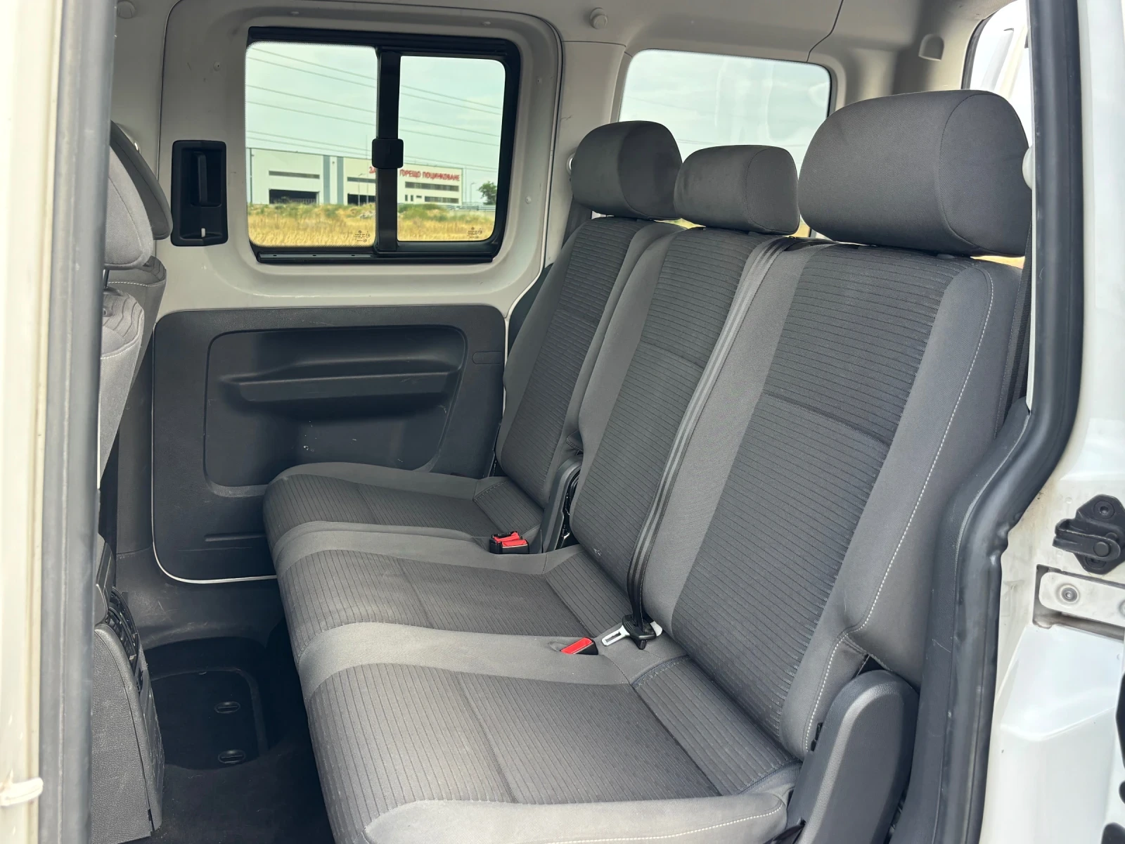 VW Caddy 1.6TDI, снимка 12 - Автомобили и джипове - 55957751