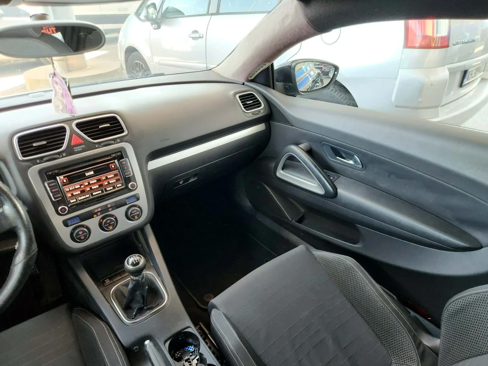 VW Scirocco 1.4tsi, снимка 10 - Автомобили и джипове - 56241757
