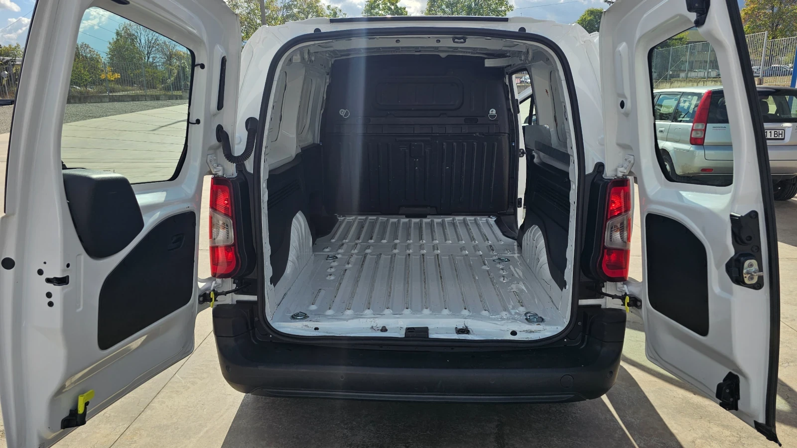 Opel Combo 1.5 diesel , снимка 12 - Автомобили и джипове - 56730481