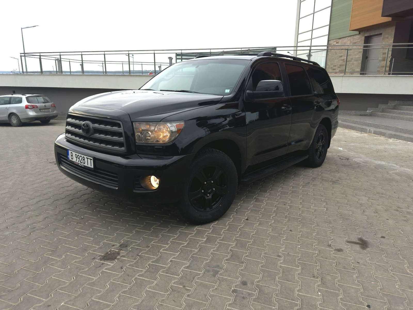 Toyota Sequoia  - изображение 3