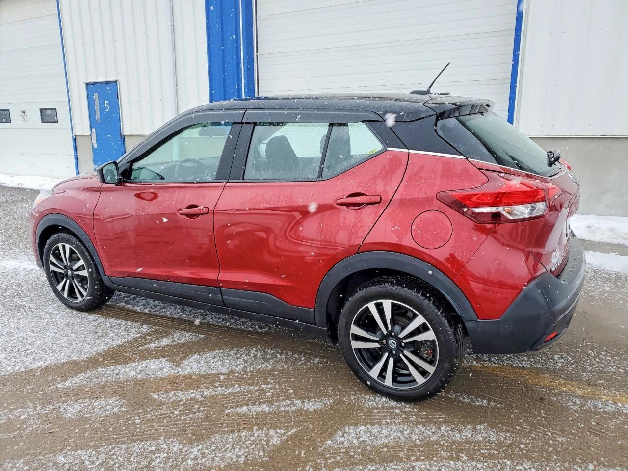 Други Друг 1.6l Nissan Kicks S, снимка 2 - Автомобили и джипове - 53791759
