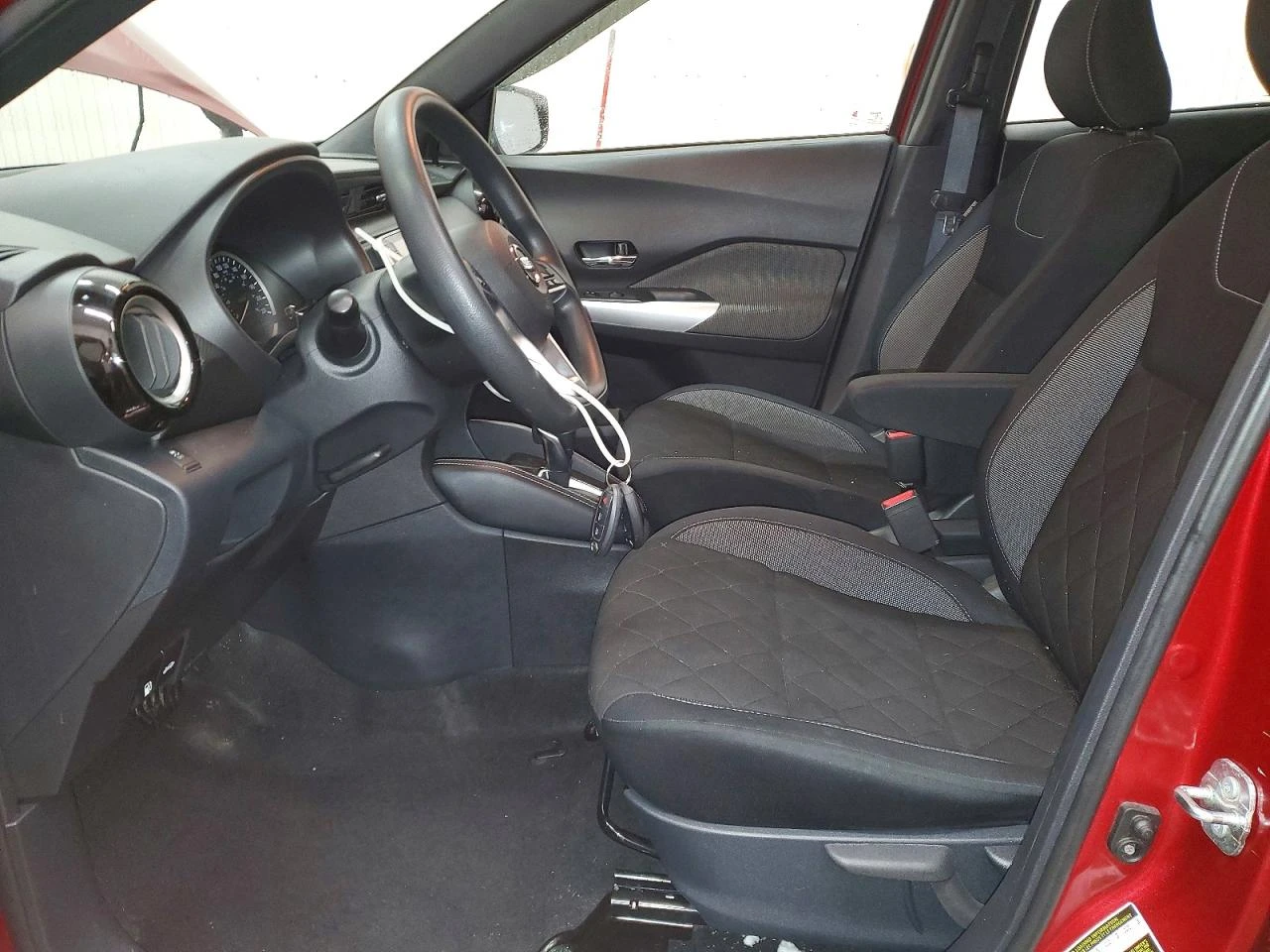 Други Друг 1.6l Nissan Kicks S, снимка 7 - Автомобили и джипове - 53791759