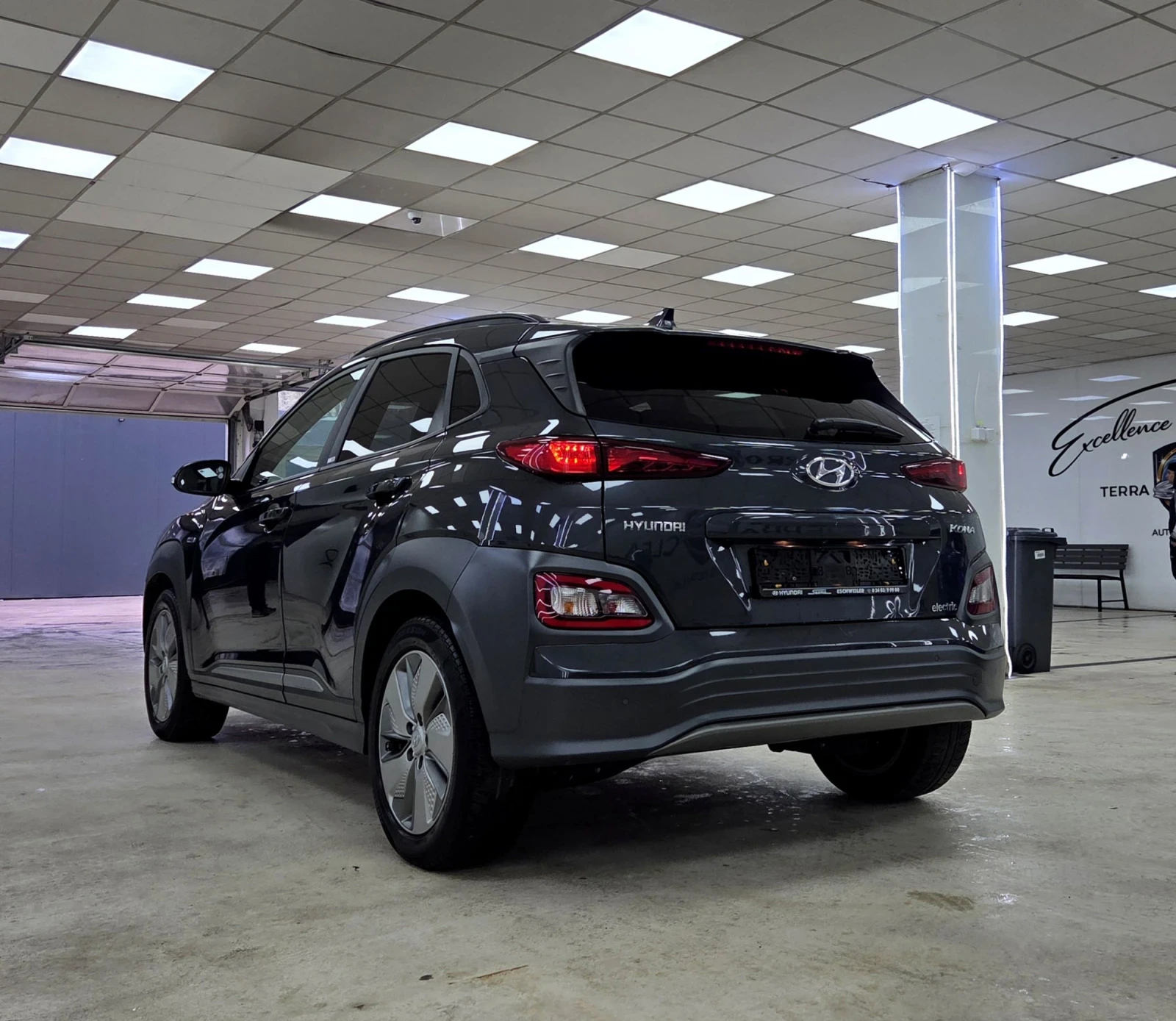 Hyundai Kona 64KWh/Premium/Шибидах/Blue Link, снимка 4 - Автомобили и джипове - 54258939