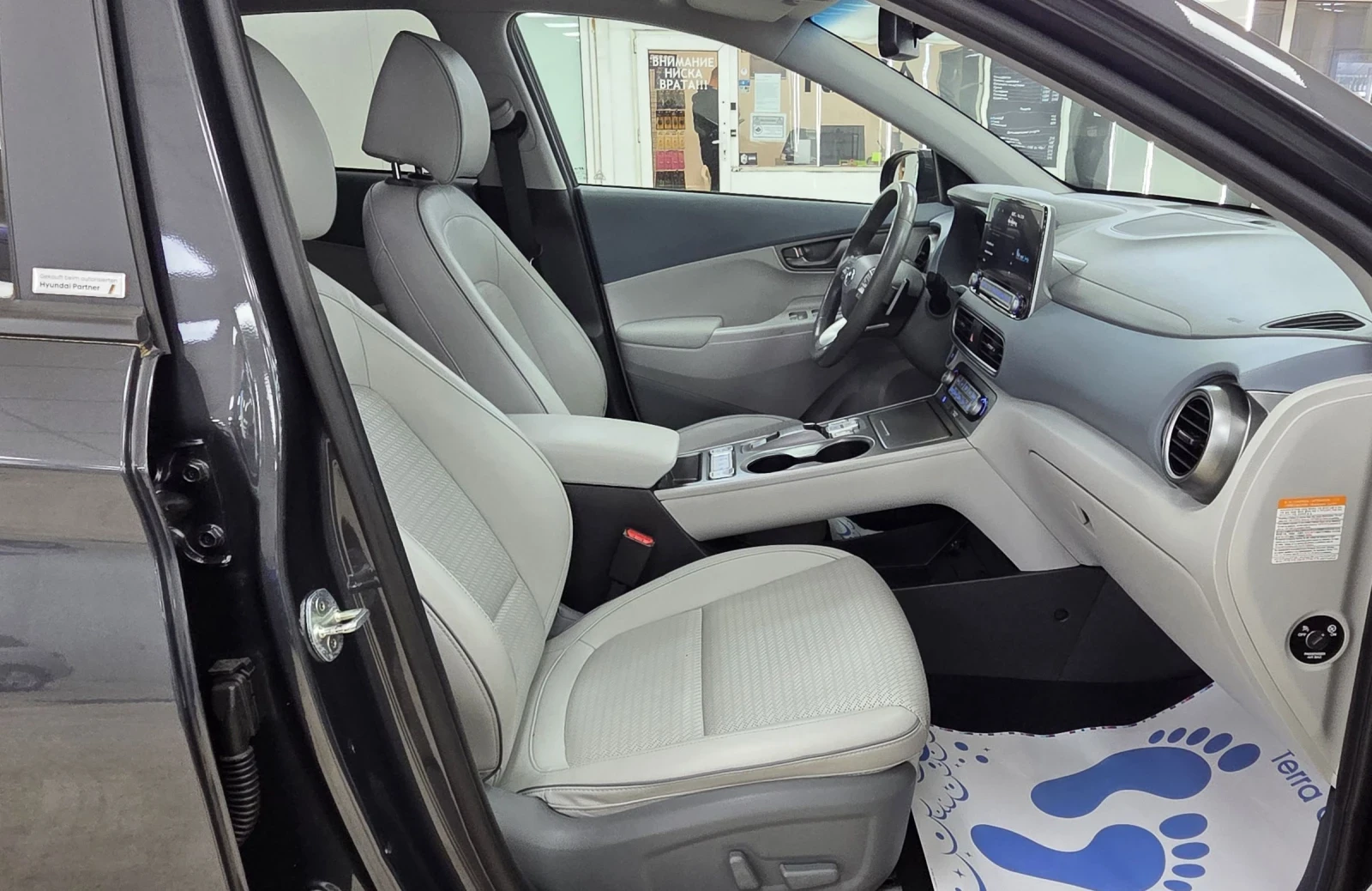 Hyundai Kona 64KWh/Premium/Шибидах/Blue Link, снимка 12 - Автомобили и джипове - 54258939