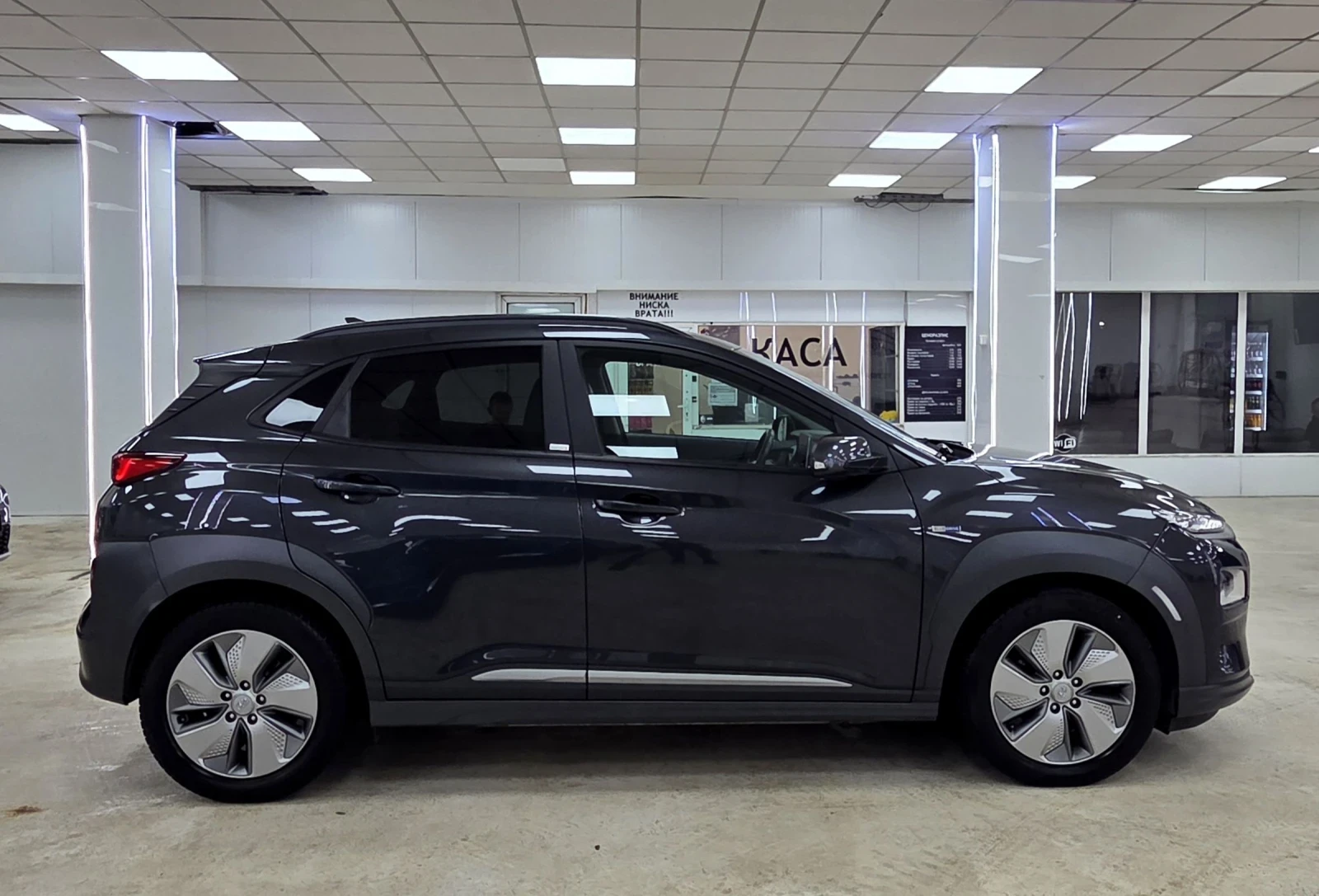 Hyundai Kona 64KWh/Premium/Шибидах/Blue Link, снимка 2 - Автомобили и джипове - 54258939