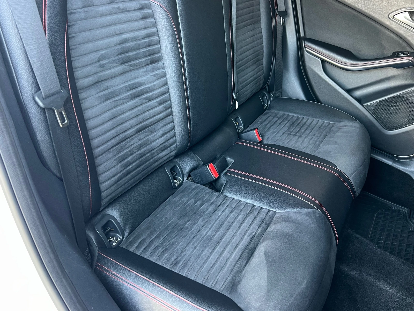 Mercedes-Benz GLA 200d, AMG LINE-ПЪЛНА СЕРВИЗНА ИСТОРИЯ, снимка 14 - Автомобили и джипове - 55010121