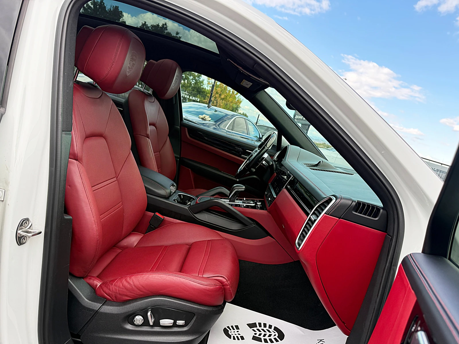 Porsche Cayenne Turbo S Paket-Chromo-Panorama-Kamera-Bose-Lazer !!, снимка 12 - Автомобили и джипове - 56251503