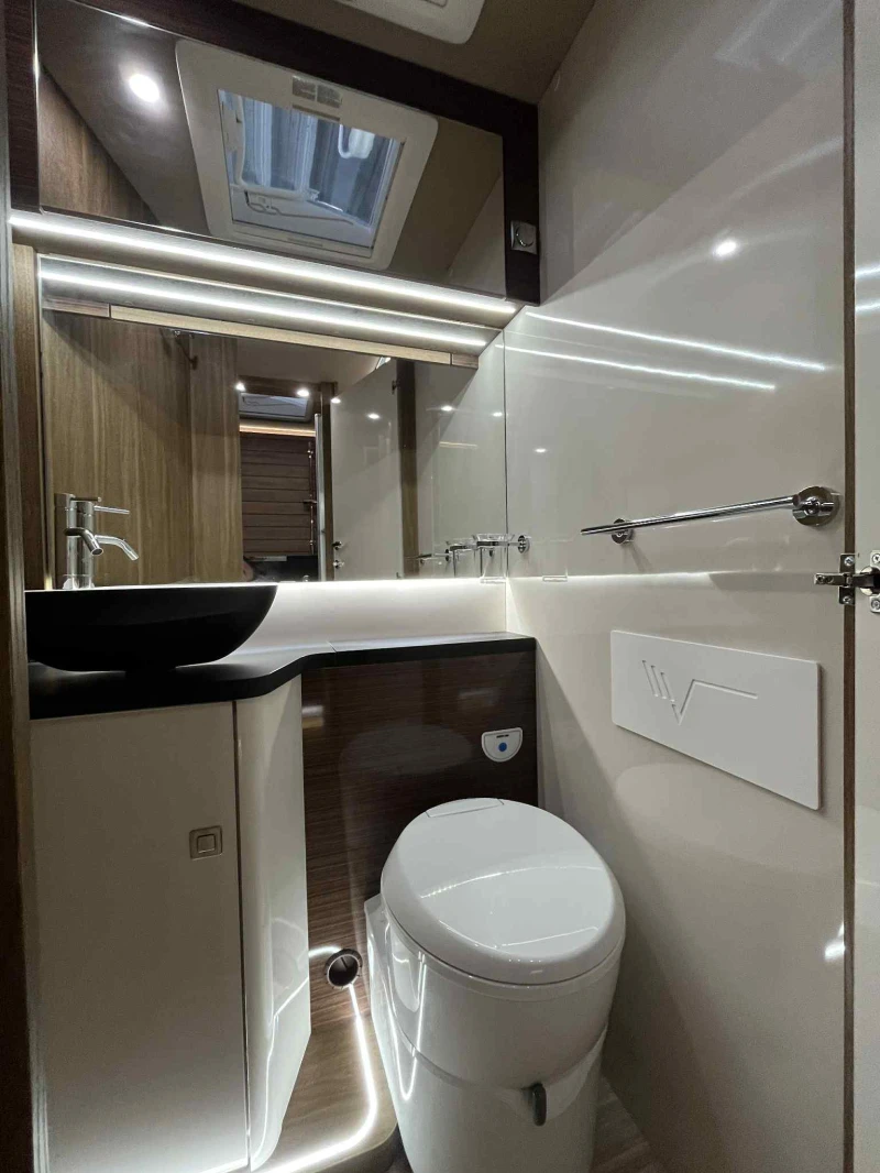 Кемпер Mobilvetta Krosser AT8 Зимна версия АВТОМАТИК* ДВОЕН ПОД, снимка 6 - Каравани и кемпери - 51798307