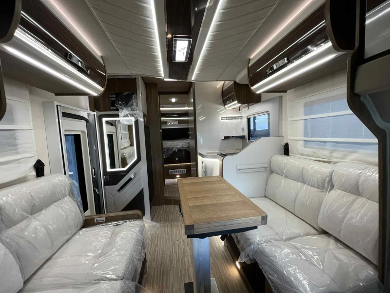 Кемпер Mobilvetta Krosser AT8 Зимна версия АВТОМАТИК* ДВОЕН ПОД, снимка 3 - Каравани и кемпери - 51798307