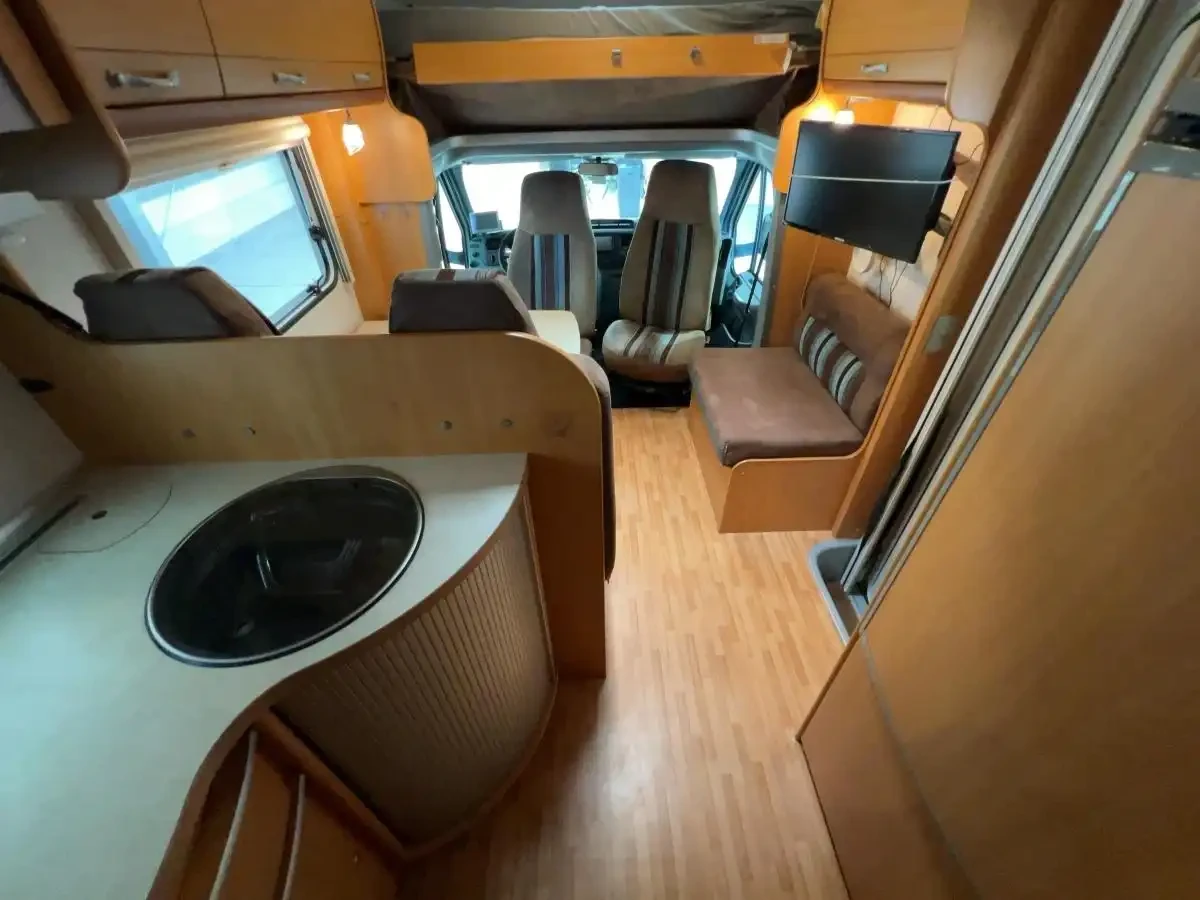 Кемпер LMC Liberty A 698G, снимка 8 - Каравани и кемпери - 55046267