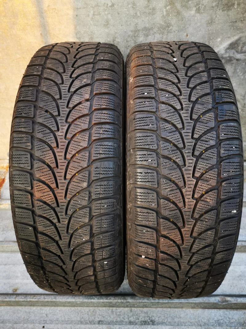 Гуми Зимни 215/65R16, снимка 1 - Гуми и джанти - 27312602