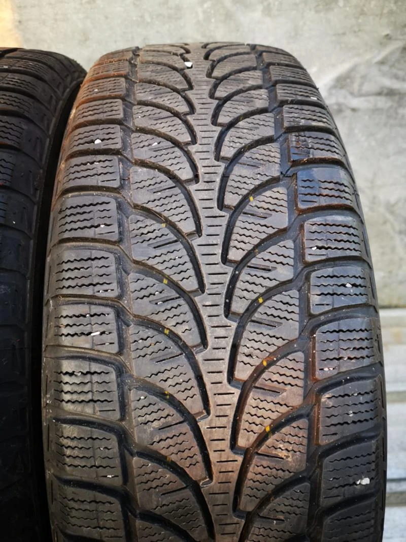 Гуми Зимни 215/65R16, снимка 4 - Гуми и джанти - 27312602