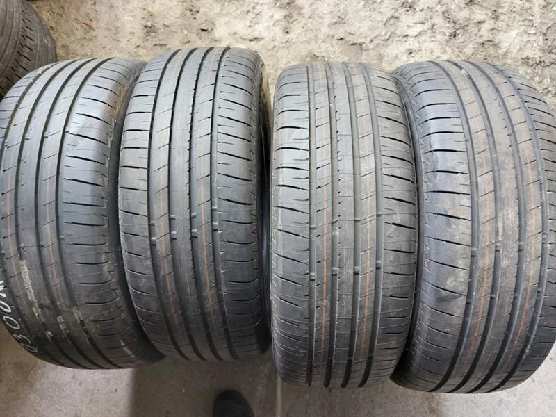 Гуми Зимни 215/55R18, снимка 1 - Гуми и джанти - 37110862