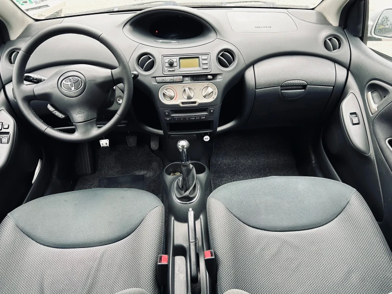 Toyota Yaris 1.3i, снимка 10 - Автомобили и джипове - 47340893