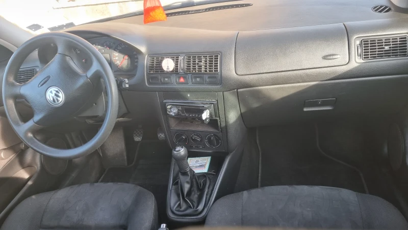 VW Golf 1.6i 16v, снимка 6 - Автомобили и джипове - 47803826