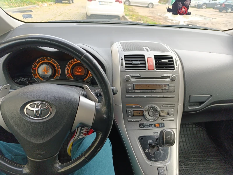 Toyota Auris 1.6 VVTI, снимка 12 - Автомобили и джипове - 47999401