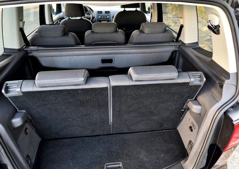 VW Touran 1.2 tsi 7места, снимка 14 - Автомобили и джипове - 52588242