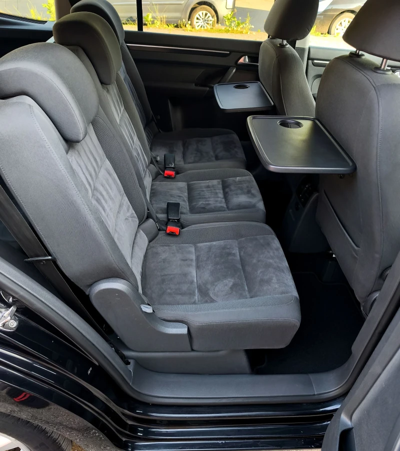 VW Touran 1.2 tsi 7места, снимка 12 - Автомобили и джипове - 52588242