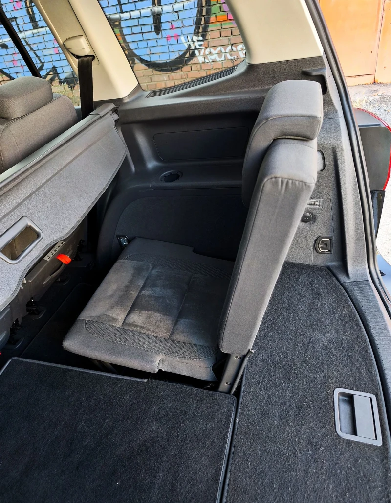 VW Touran 1.2 tsi 7места, снимка 9 - Автомобили и джипове - 52588242