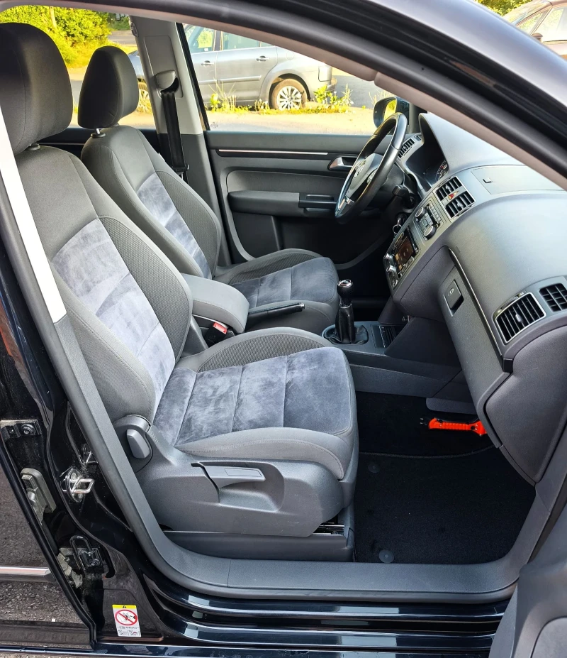 VW Touran 1.2 tsi 7места, снимка 10 - Автомобили и джипове - 52588242