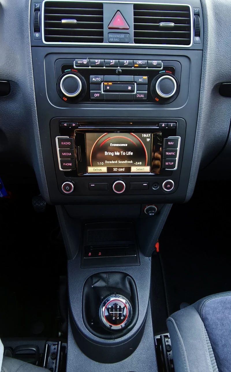 VW Touran 1.2 tsi 7места, снимка 7 - Автомобили и джипове - 52588242