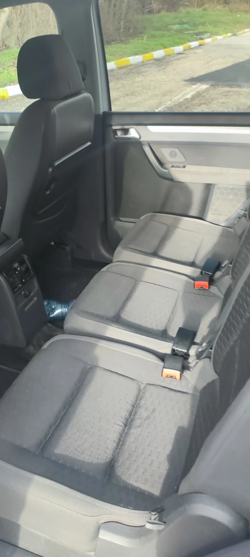 VW Touran, снимка 9 - Автомобили и джипове - 52550843