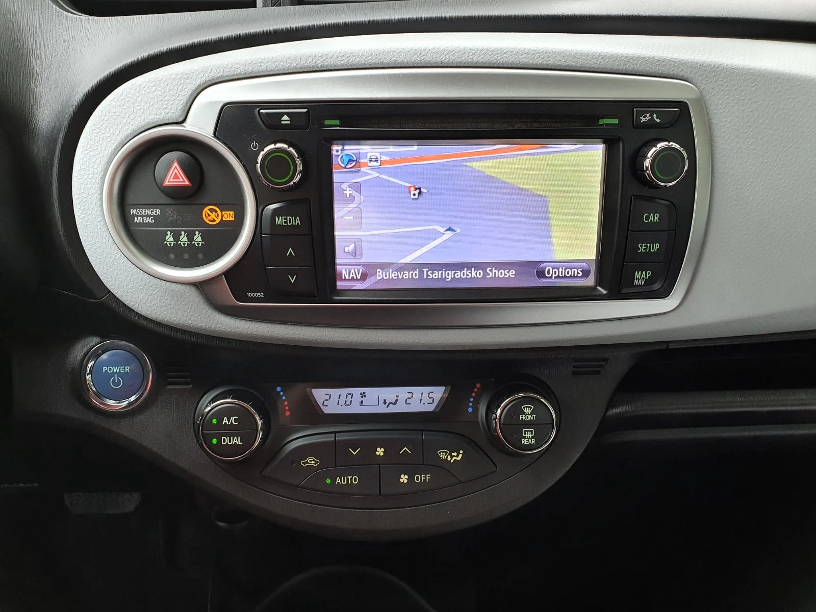 Toyota Yaris 1.5 Hybrid Lounge - изображение 9