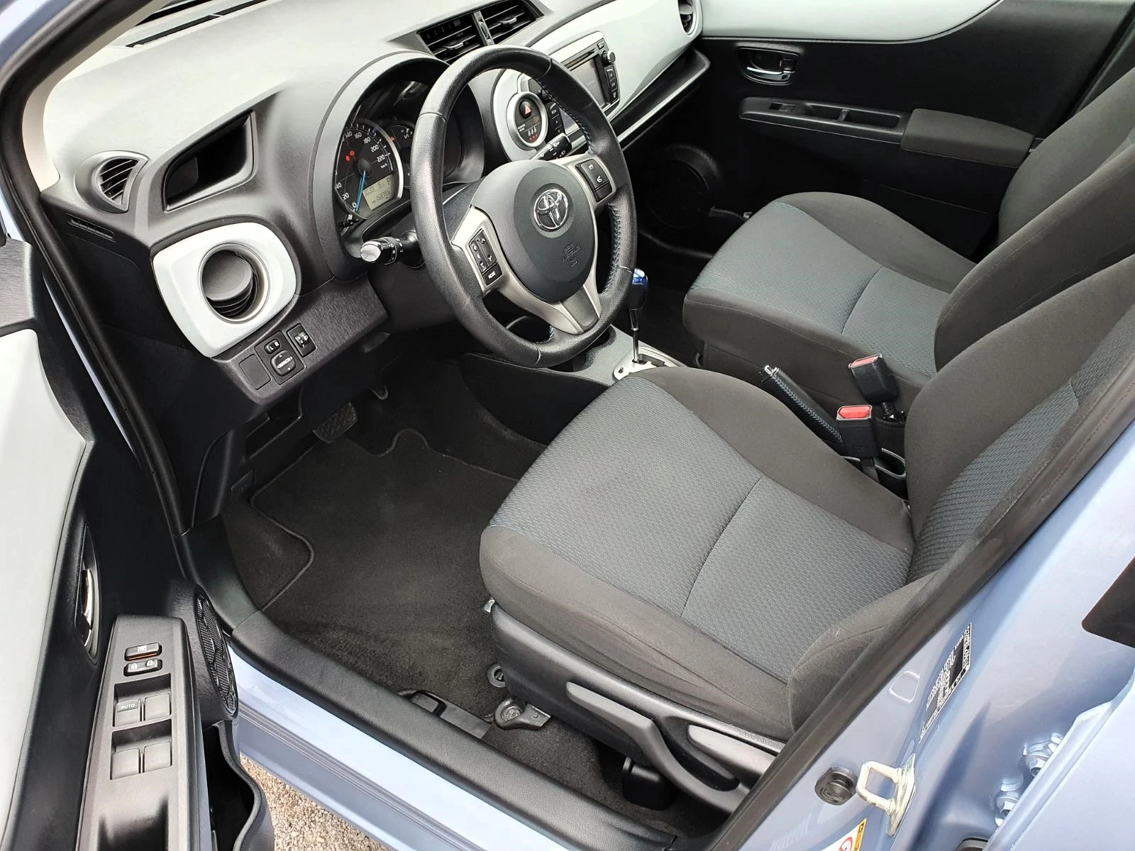 Toyota Yaris 1.5 Hybrid Lounge - изображение 7
