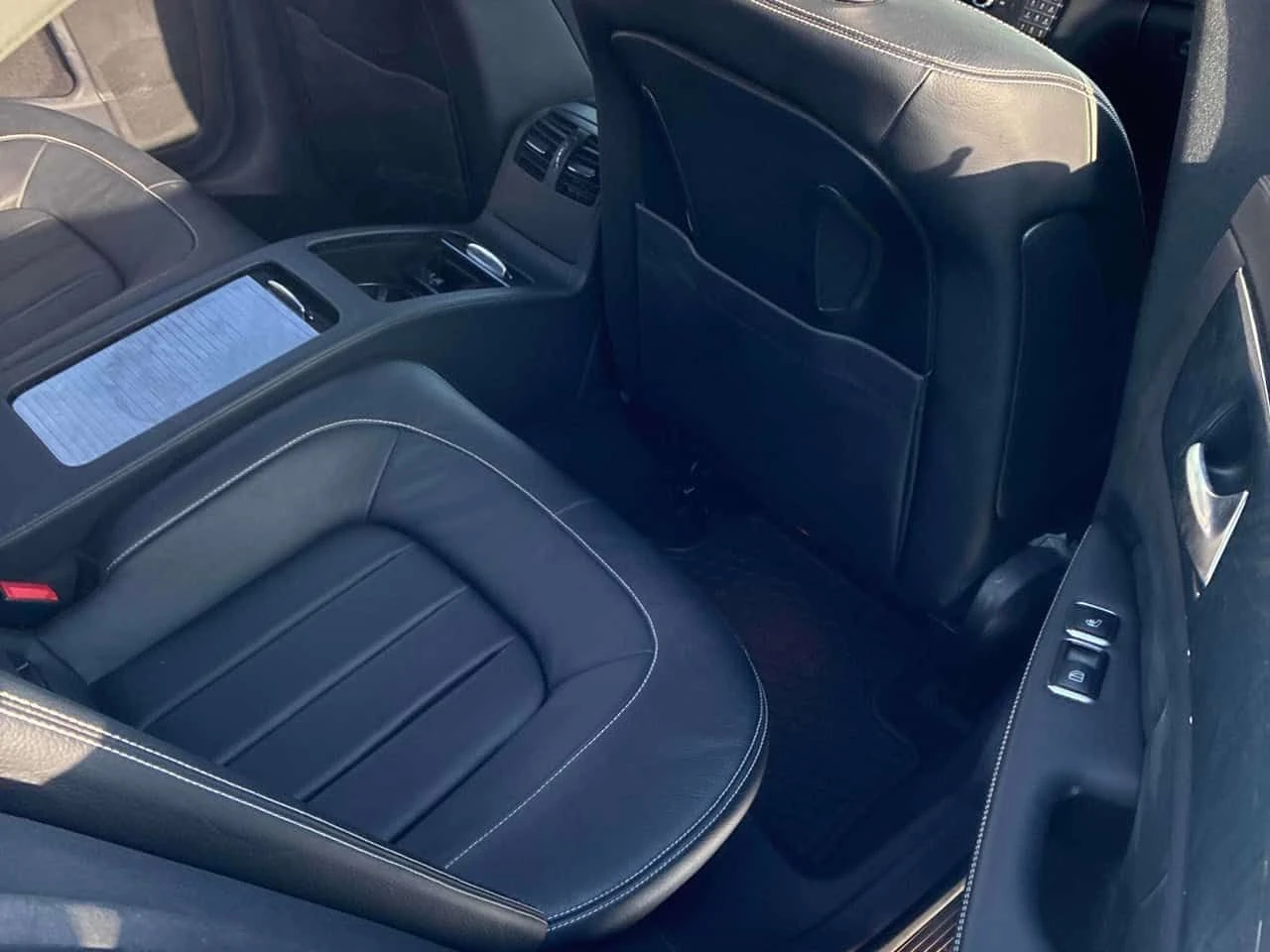 Mercedes-Benz CLS * 400 * CARFAX * , снимка 12 - Автомобили и джипове - 53749340