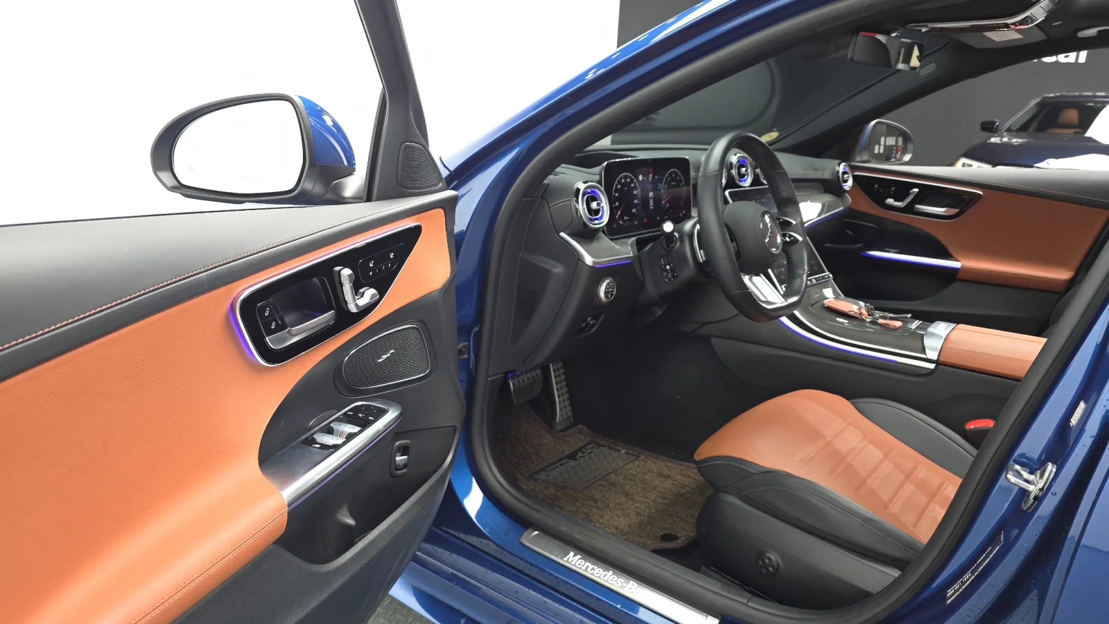 Mercedes-Benz C 300 AMG Line| 360 Cam| HUD| Distronic| Ventilated Seat, снимка 11 - Автомобили и джипове - 54640459
