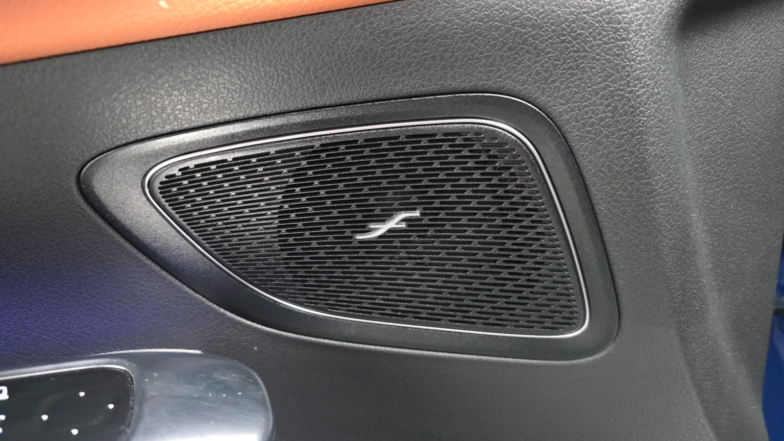 Mercedes-Benz C 300 AMG Line| 360 Cam| HUD| Distronic| Ventilated Seat, снимка 17 - Автомобили и джипове - 54640459