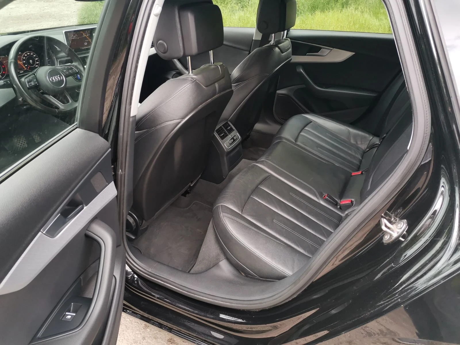 Audi A4 2.0 QUATTRO DISTRONIC DIGITAL COCKPIT LED TOP, снимка 12 - Автомобили и джипове - 54717751