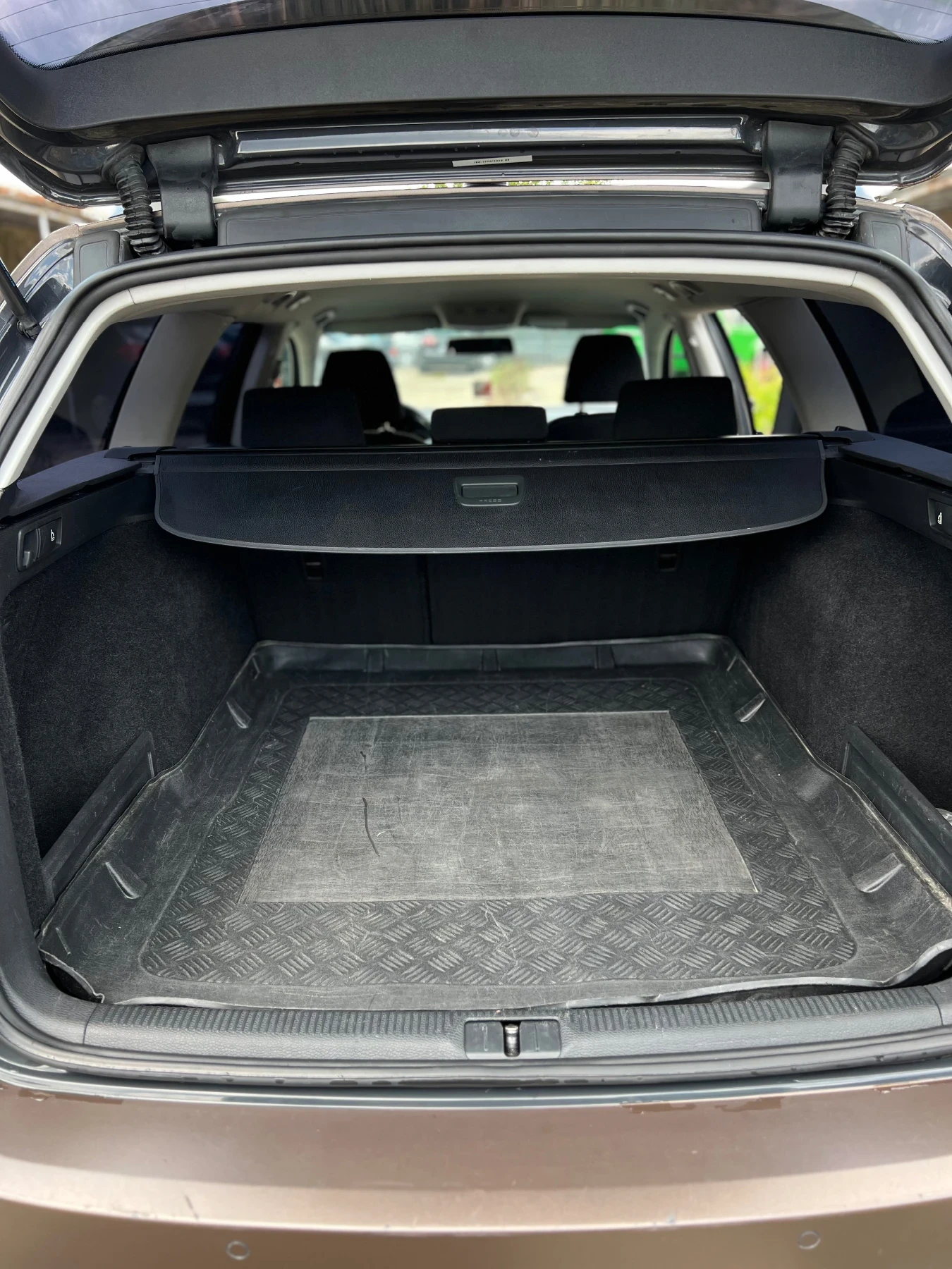 VW Passat 2.0 TDI, снимка 10 - Автомобили и джипове - 55285769