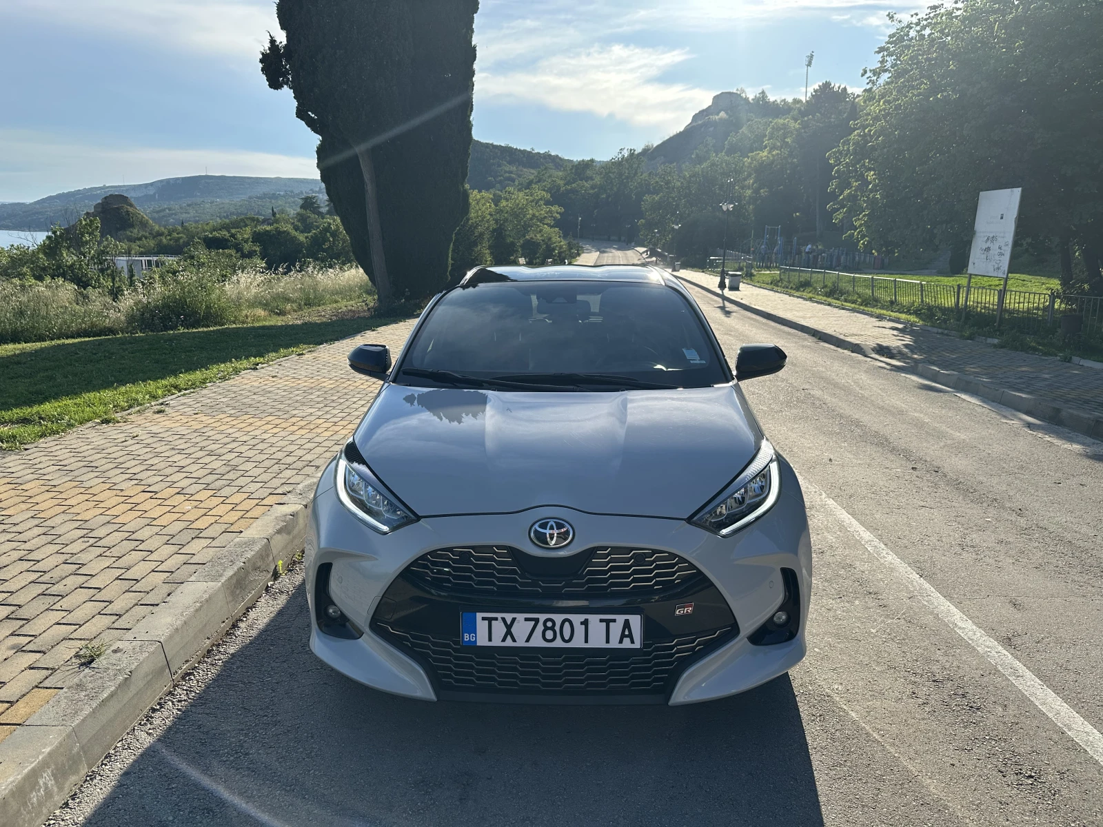 Toyota Yaris Hybrid GR Sport, снимка 2 - Автомобили и джипове - 55462779